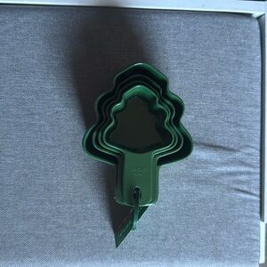 Brand New Christmas Tree Measuring cups (1/4, 1/3, 1/2, 1 cup)